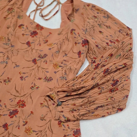 Urban Outfitters ✦ Boho Floral Pleated Dress ✦ Long Sleeve Open Back Peach/Cream - Picture 8 of 13